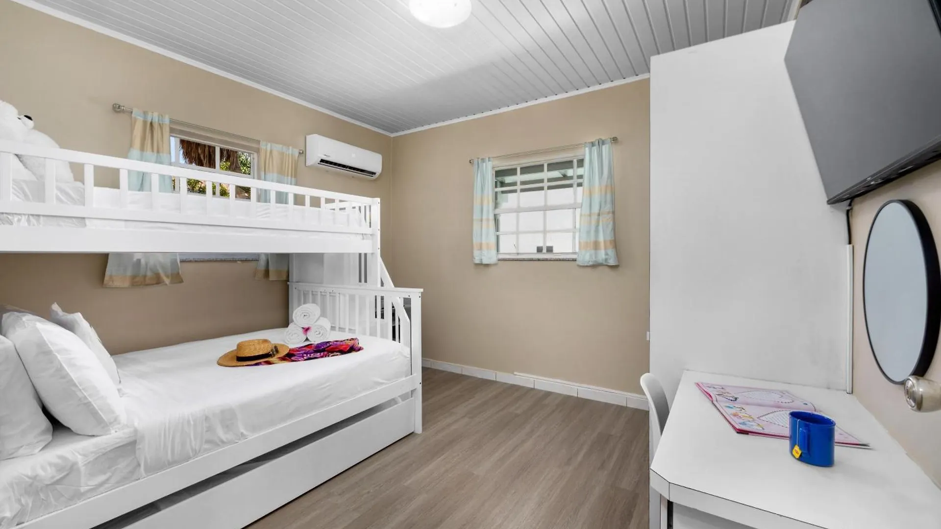 Casa Sol Stylish 4 Bedroom Villa With Private Pool Palm Beach