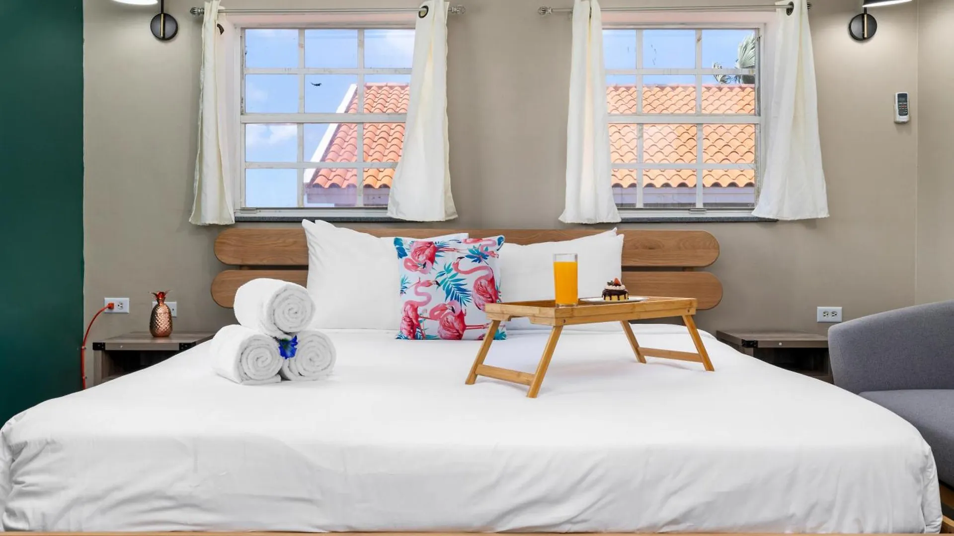 Casa Sol Stylish 4 Bedroom Villa With Private Pool Palm Beach 0*,  Aruba